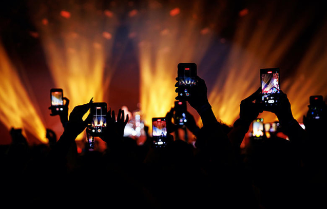 attachment-phones_recording_concert